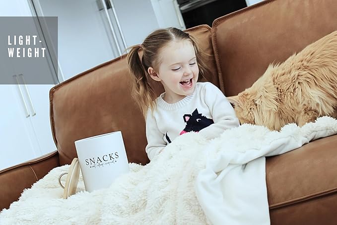 White Dog and Cat Treat Container with Easy to Open Bamboo Lid, 8.5 cups/ 70 fl oz.